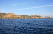 Cabo Peñas desde el E. En primer plano la isla de "La Gaviera"